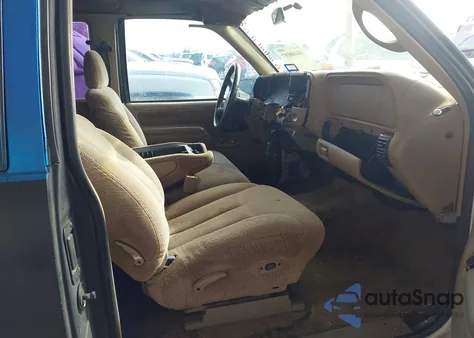 1998 Chevrolet C1500 Fleetside z USA, uszkodzony, nr VIN 2GCEC19MXW1121737